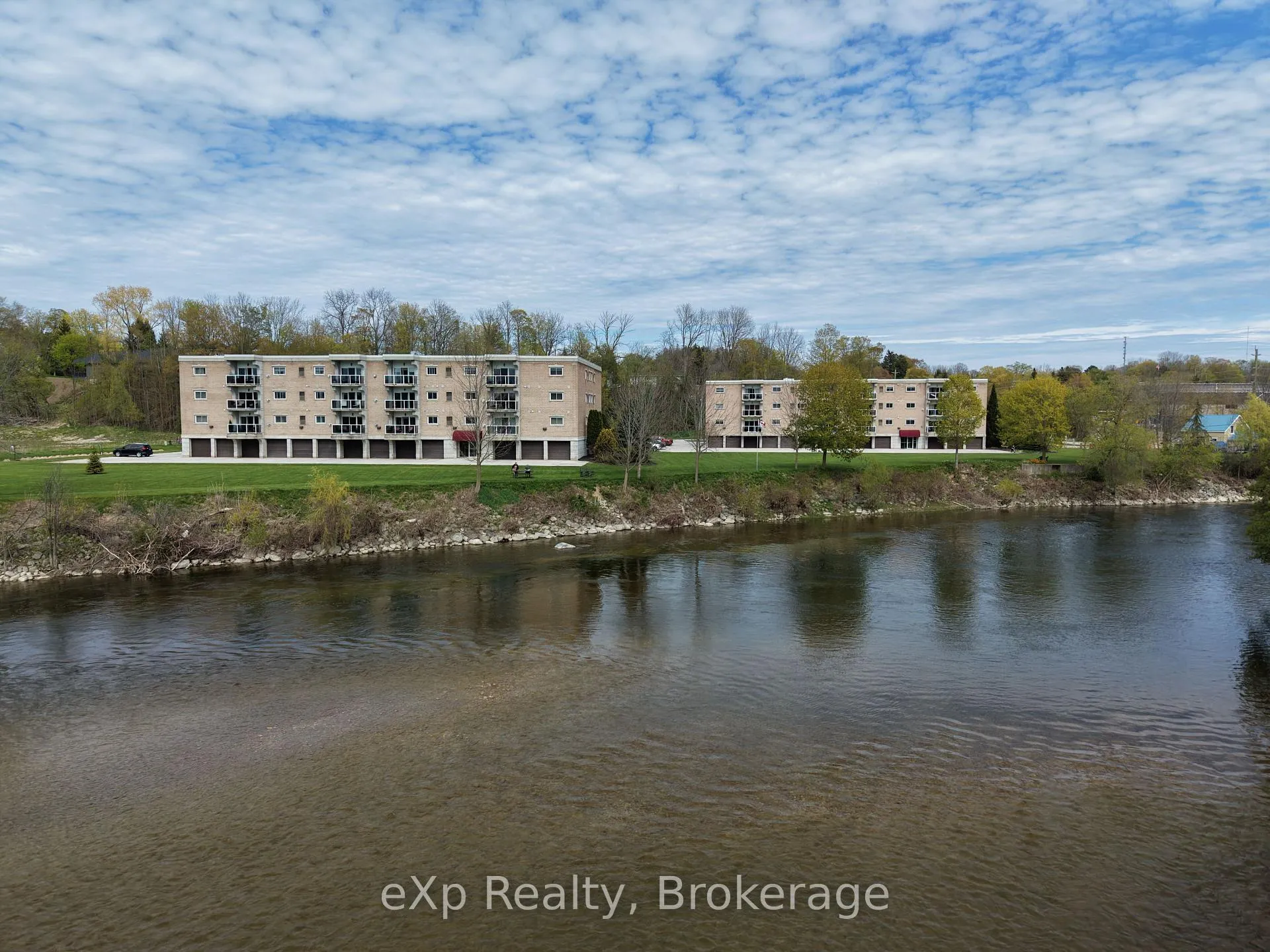 Photo of Unit 302, 125 William Street N