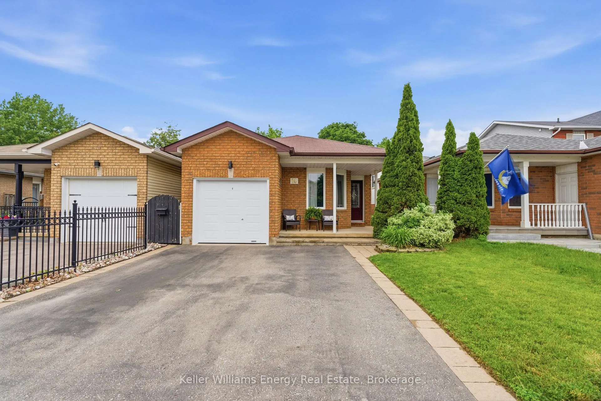 Photo 1 of 16 John Walter Crescent, Clarington, Courtice — HOMEH