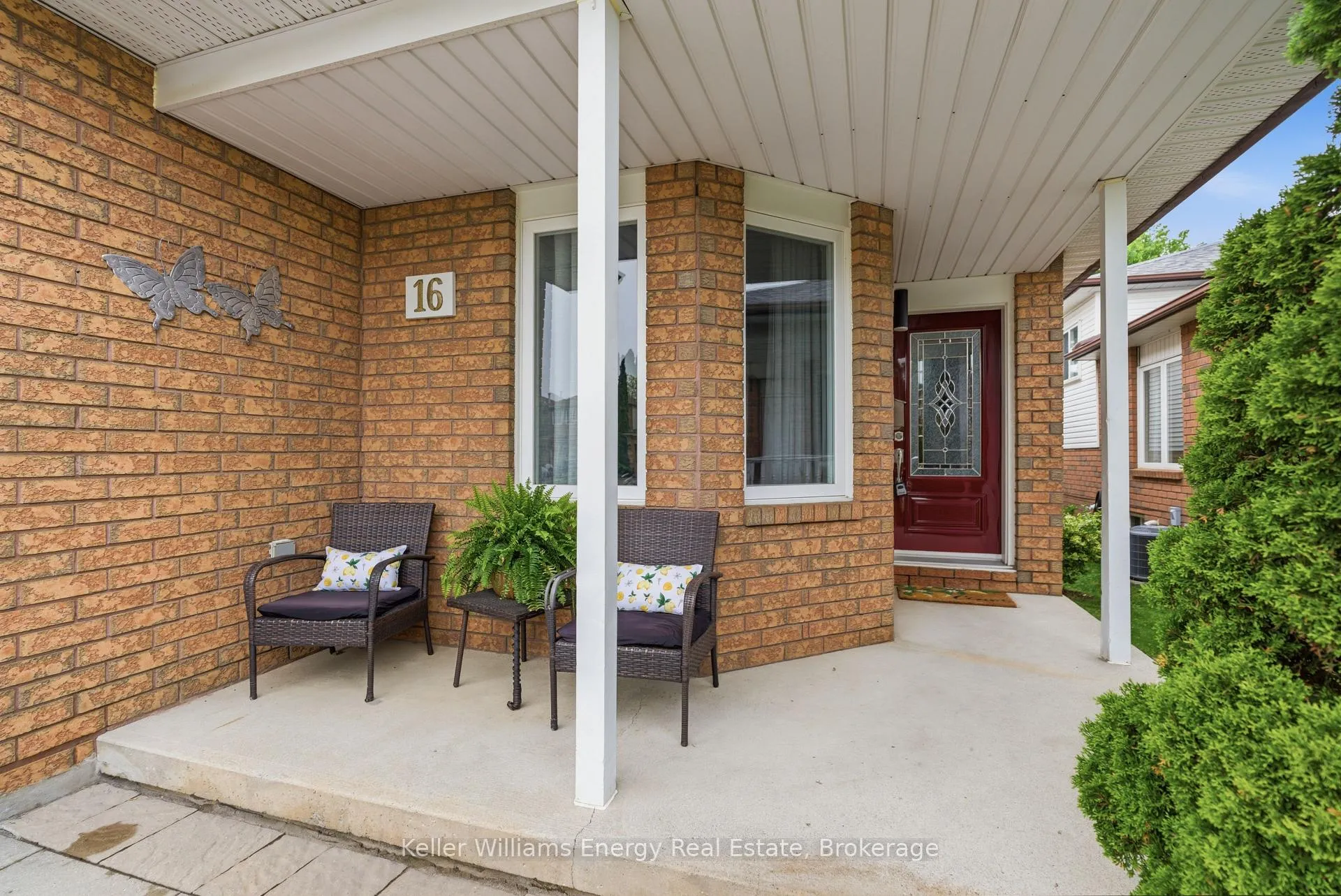 Photo 2 of 16 John Walter Crescent, Clarington, Courtice — HOMEH