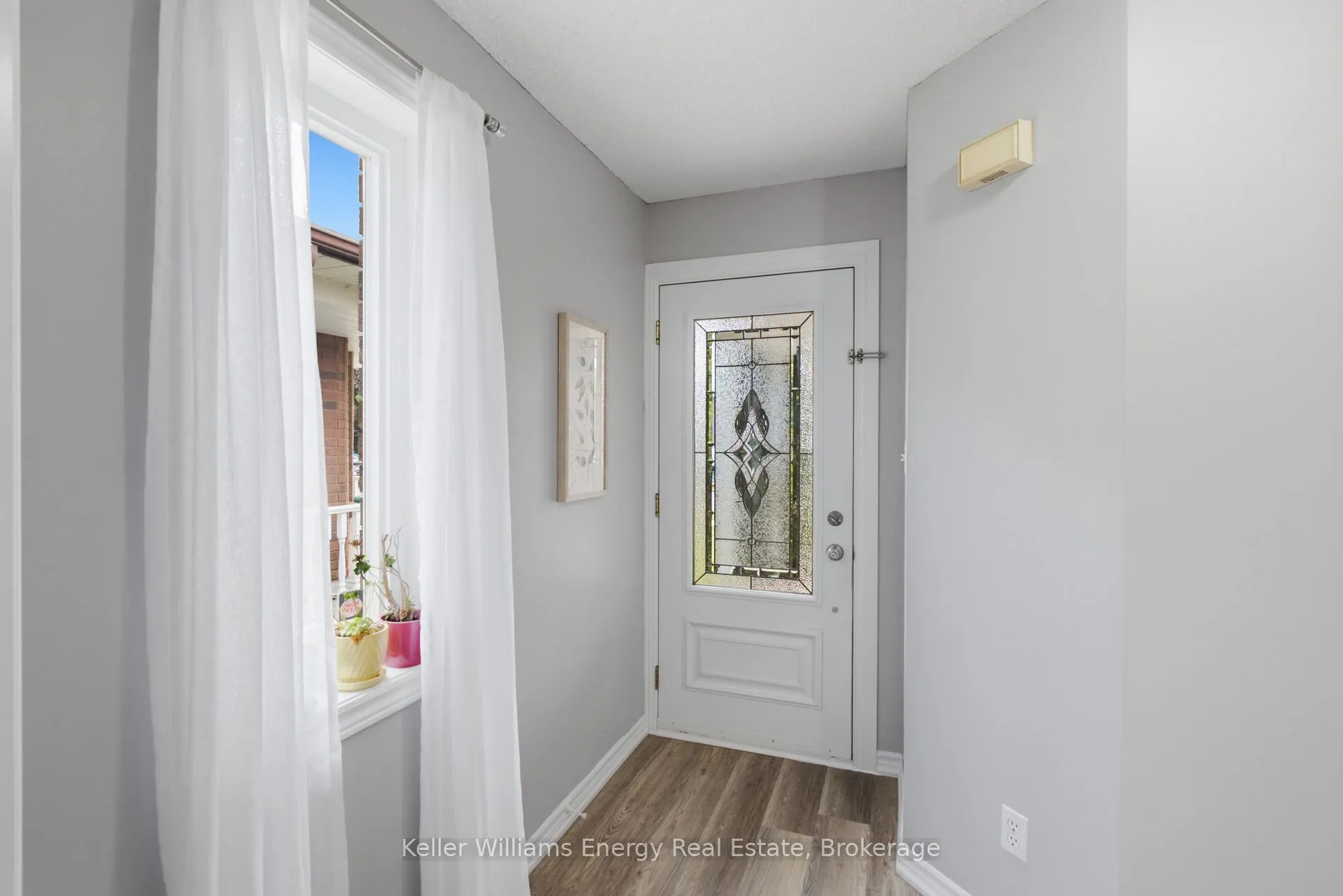 Photo 3 of 16 John Walter Crescent, Clarington, Courtice — HOMEH
