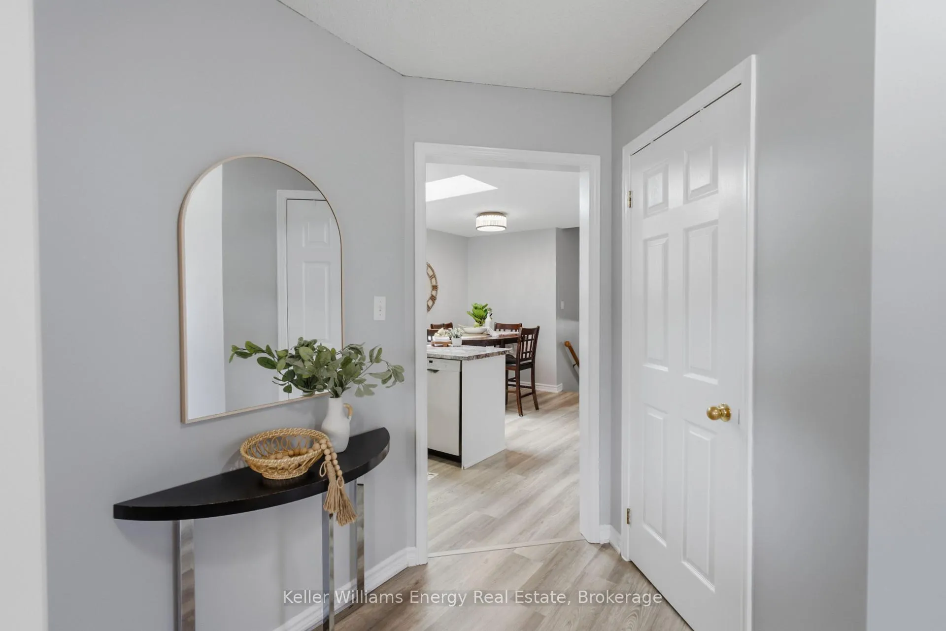 Photo 8 of 16 John Walter Crescent, Clarington, Courtice — HOMEH