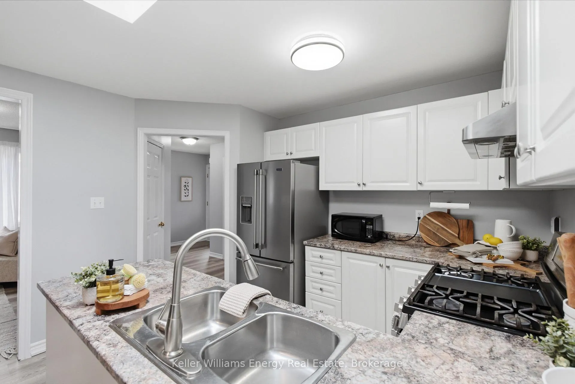 Photo 12 of 16 John Walter Crescent, Clarington, Courtice — HOMEH