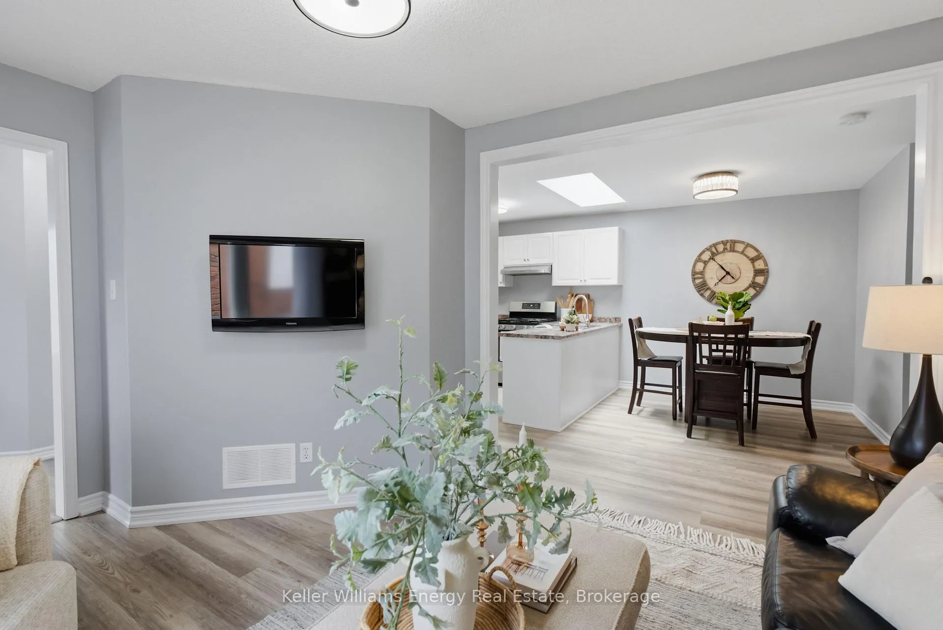 Photo 17 of 16 John Walter Crescent, Clarington, Courtice — HOMEH