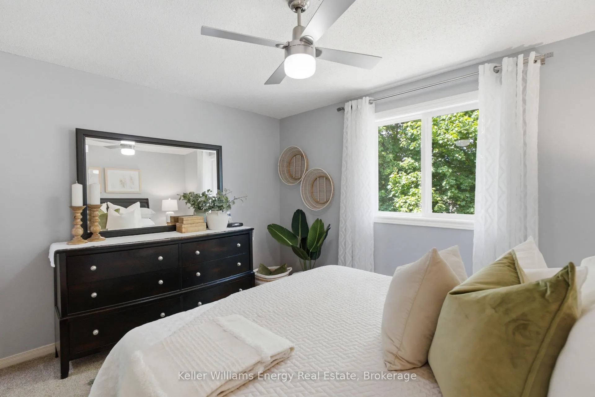 Photo 23 of 16 John Walter Crescent, Clarington, Courtice — HOMEH