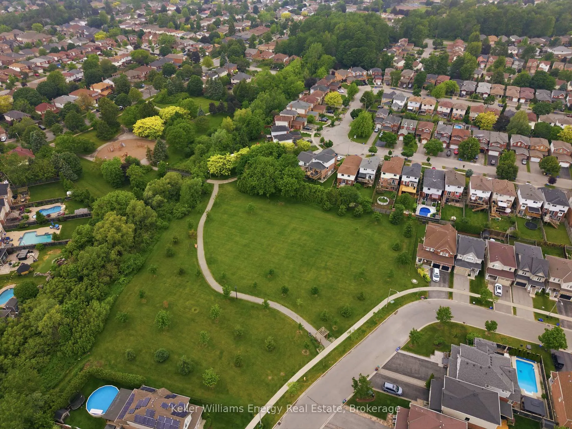 Photo 45 of 16 John Walter Crescent, Clarington, Courtice — HOMEH