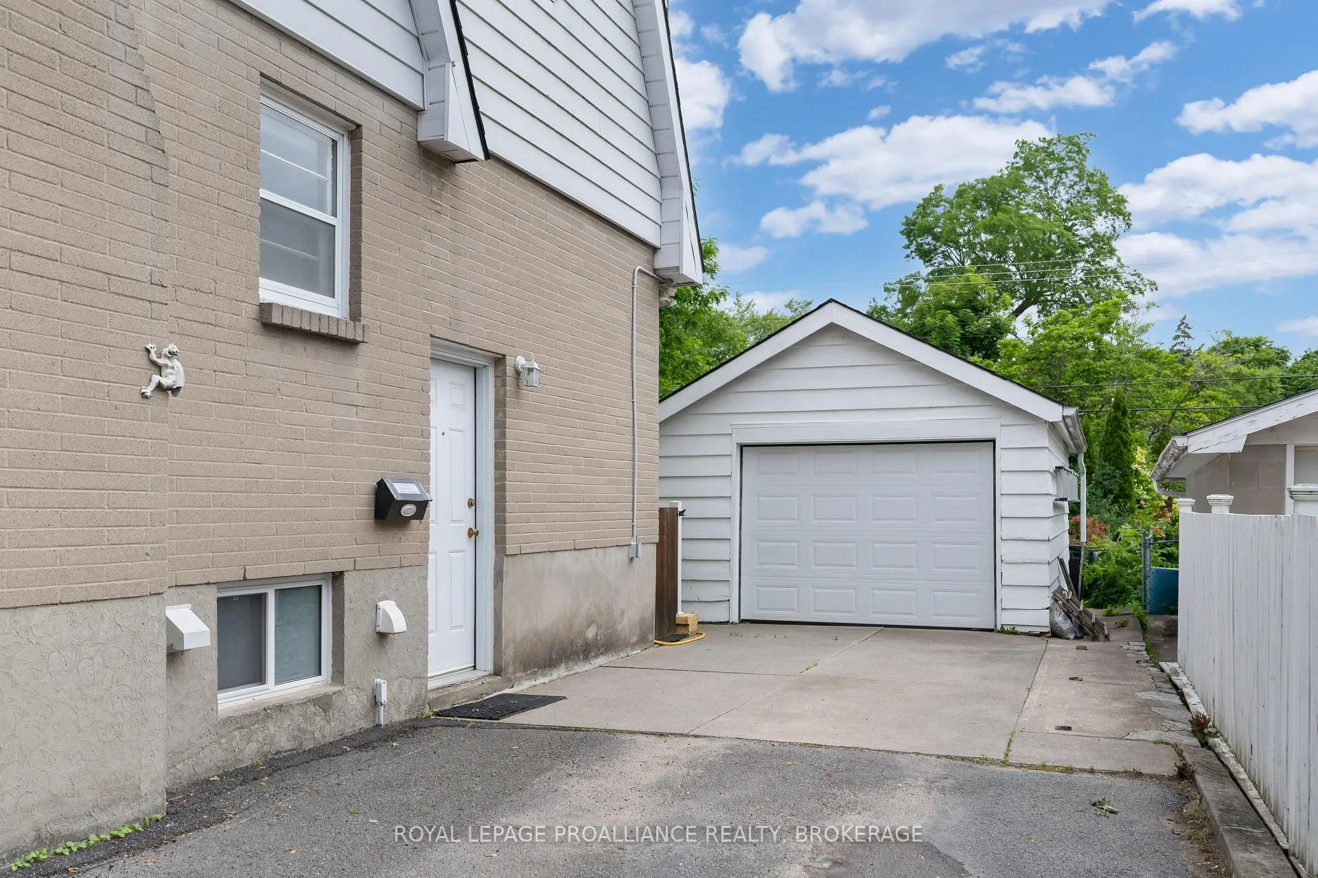 Photo 4 of 12 Westmoreland Road, Kingston, West of Sir John A. Blvd — HOMEH