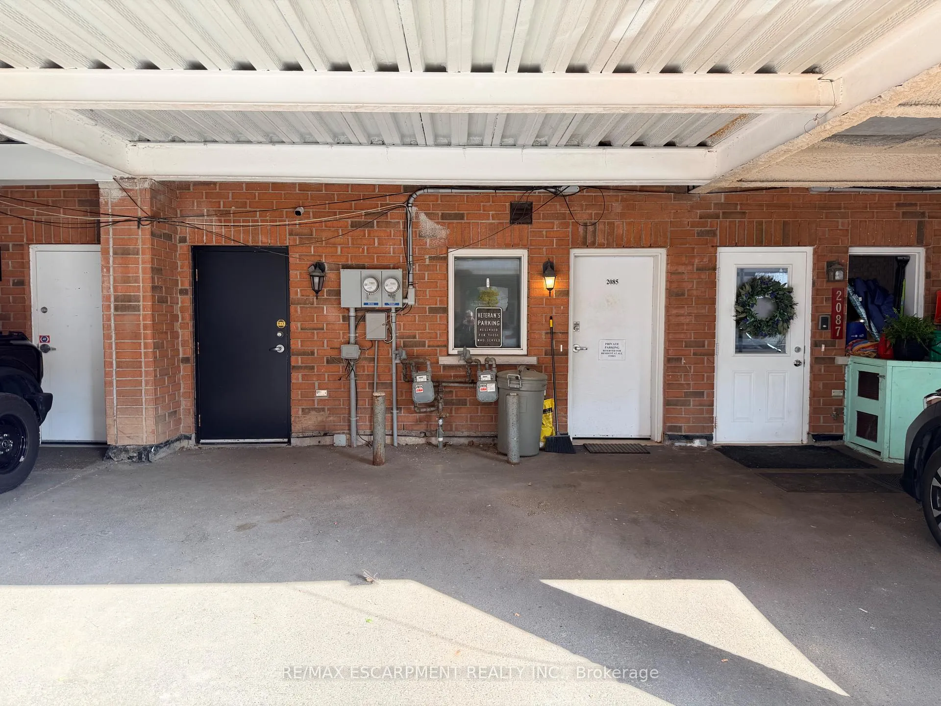 Photo 3 of 2085 Pine Street, Burlington, Brant — HOMEH