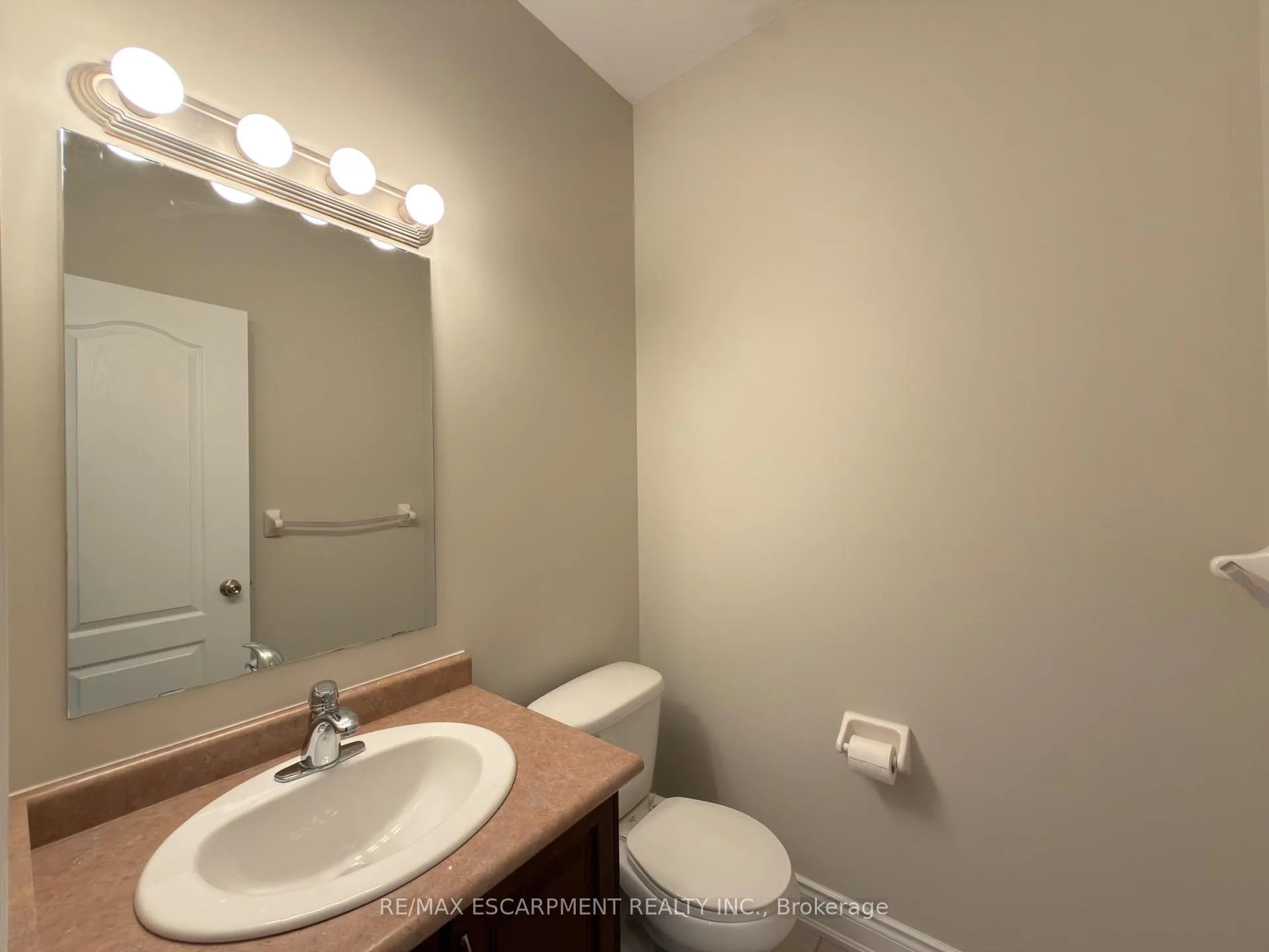 Photo 10 of 2085 Pine Street, Burlington, Brant — HOMEH