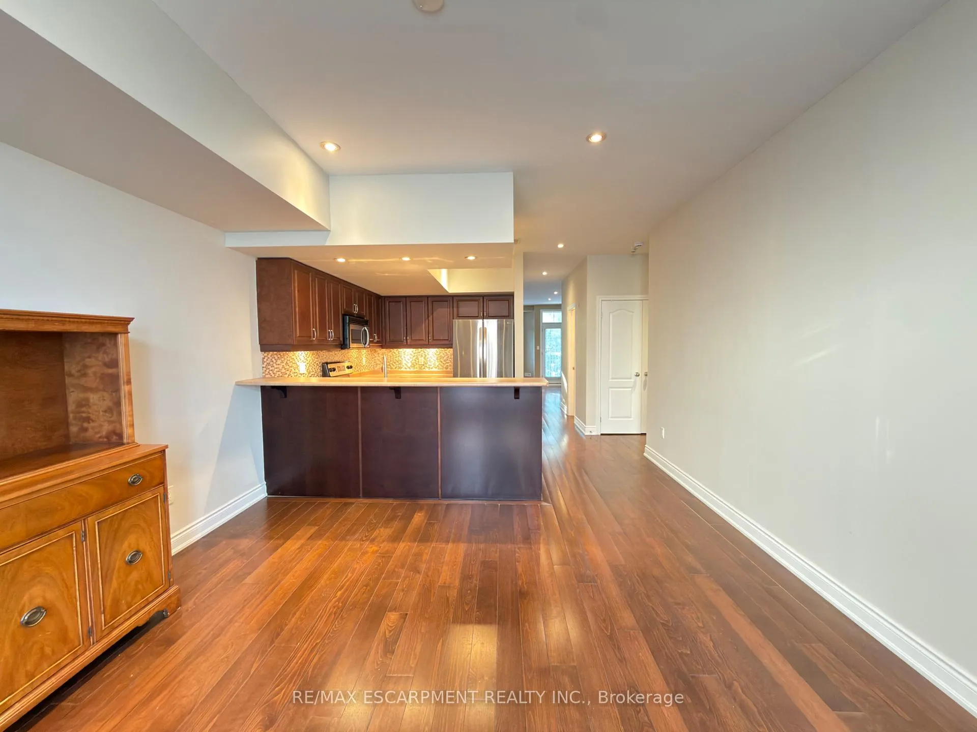 Photo 13 of 2085 Pine Street, Burlington, Brant — HOMEH
