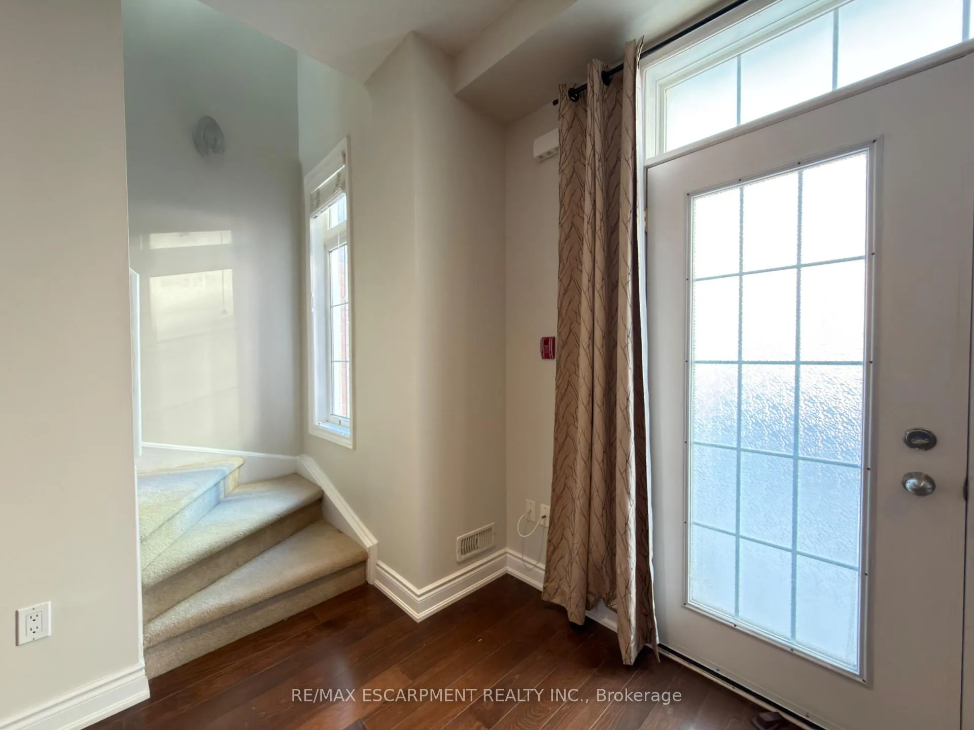 Photo 16 of 2085 Pine Street, Burlington, Brant — HOMEH