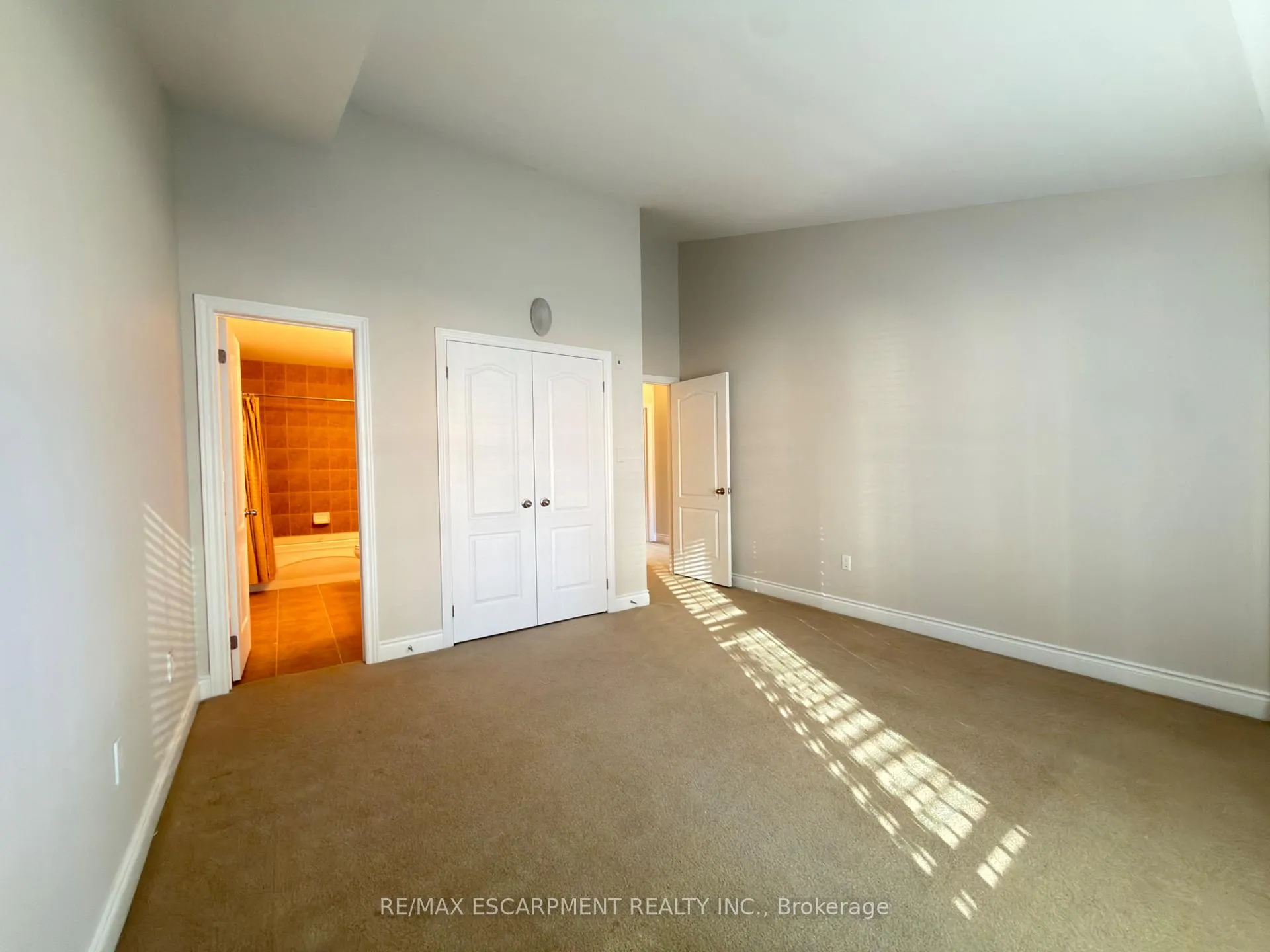 Photo 18 of 2085 Pine Street, Burlington, Brant — HOMEH