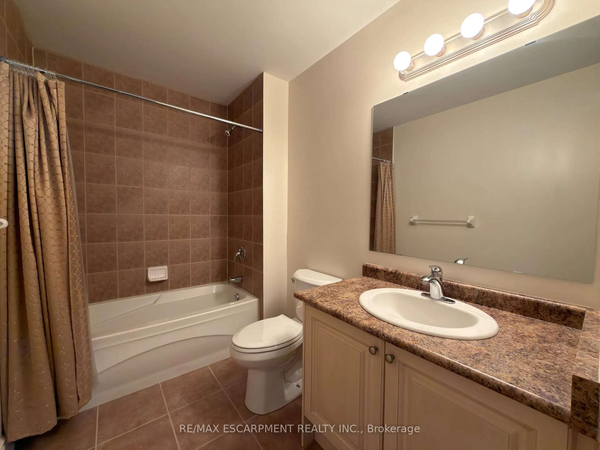 Photo 19 of 2085 Pine Street, Burlington, Brant — HOMEH