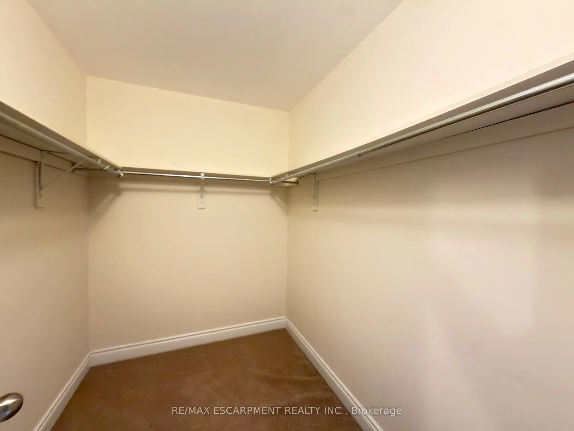 Photo 22 of 2085 Pine Street, Burlington, Brant — HOMEH