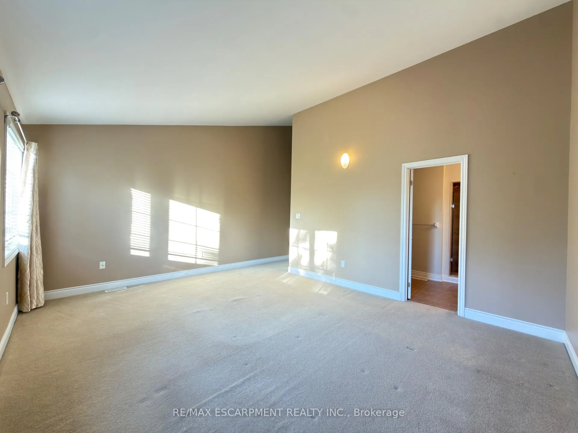 Photo 24 of 2085 Pine Street, Burlington, Brant — HOMEH