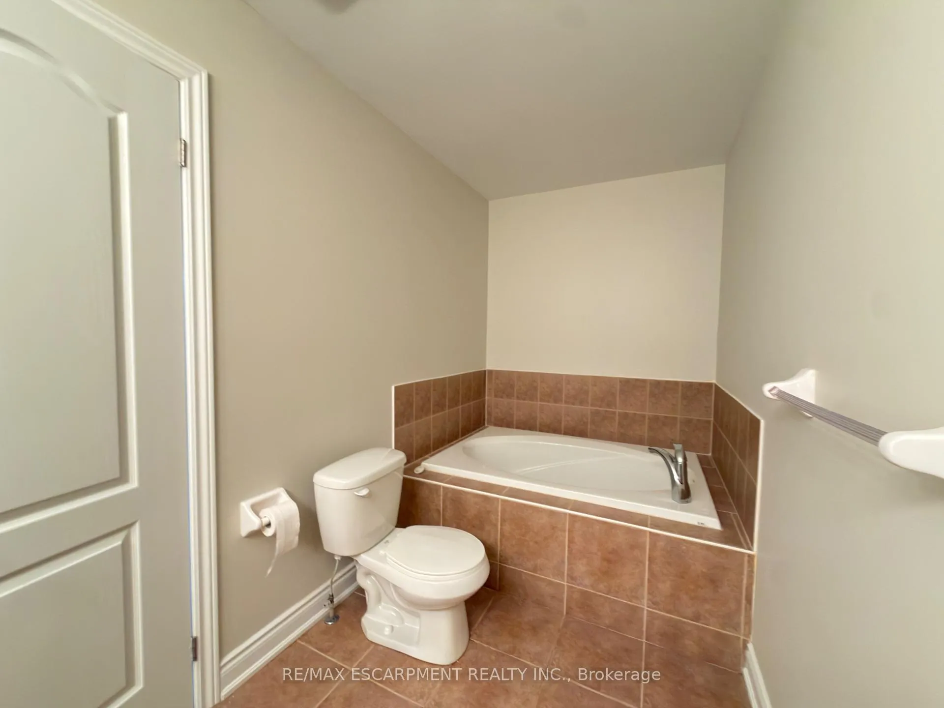 Photo 26 of 2085 Pine Street, Burlington, Brant — HOMEH