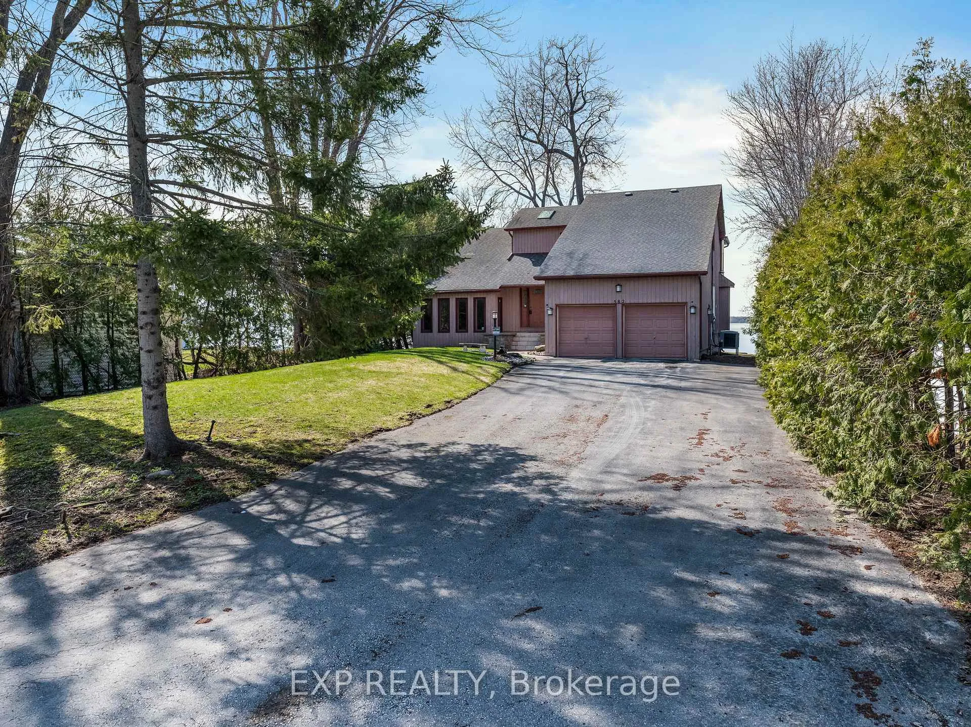Photo 4 of 582 Duclos Point Road, Georgina, Pefferlaw — HOMEH