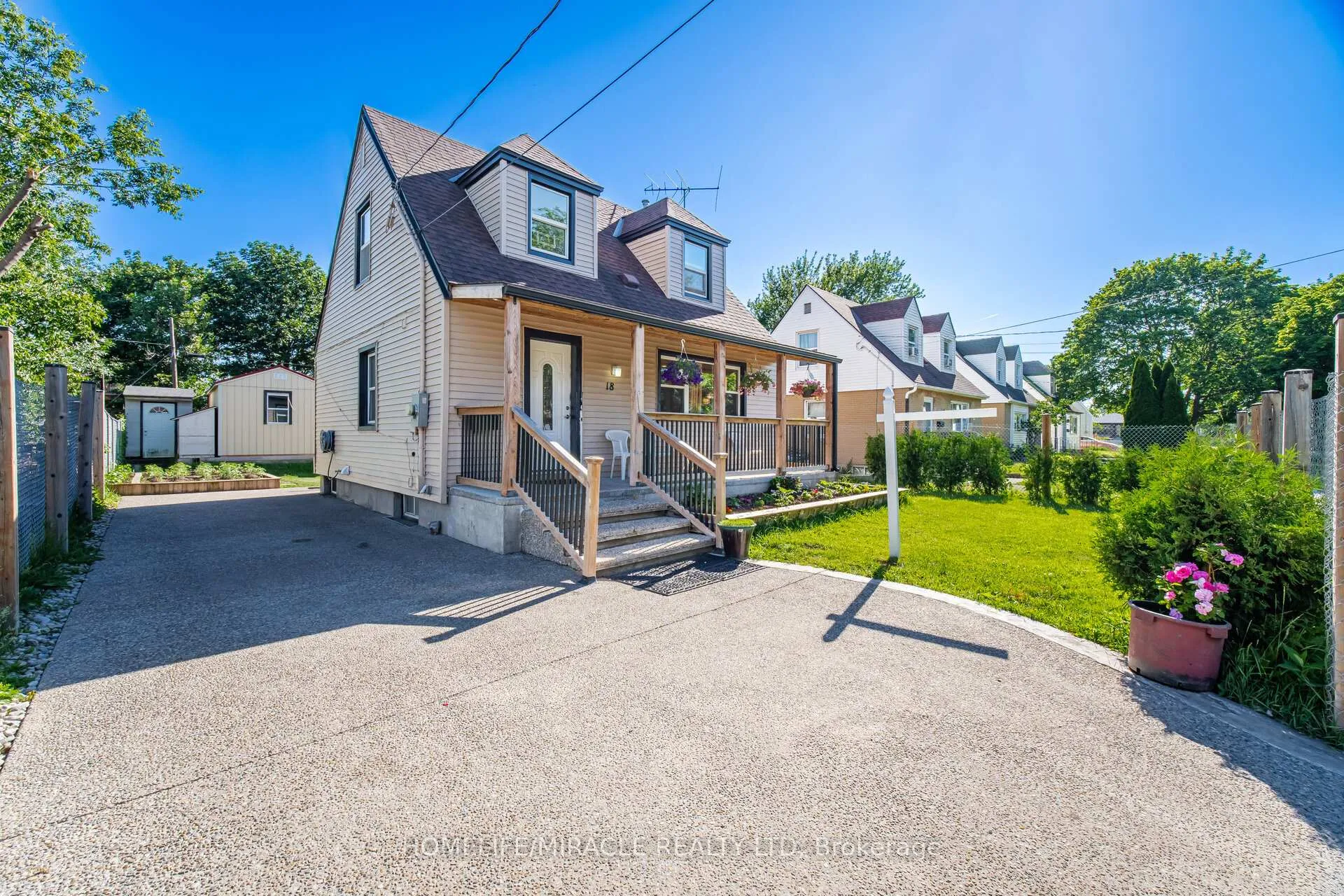 Photo 2 of 18 Glengrove Avenue, Hamilton, McQuesten — HOMEH