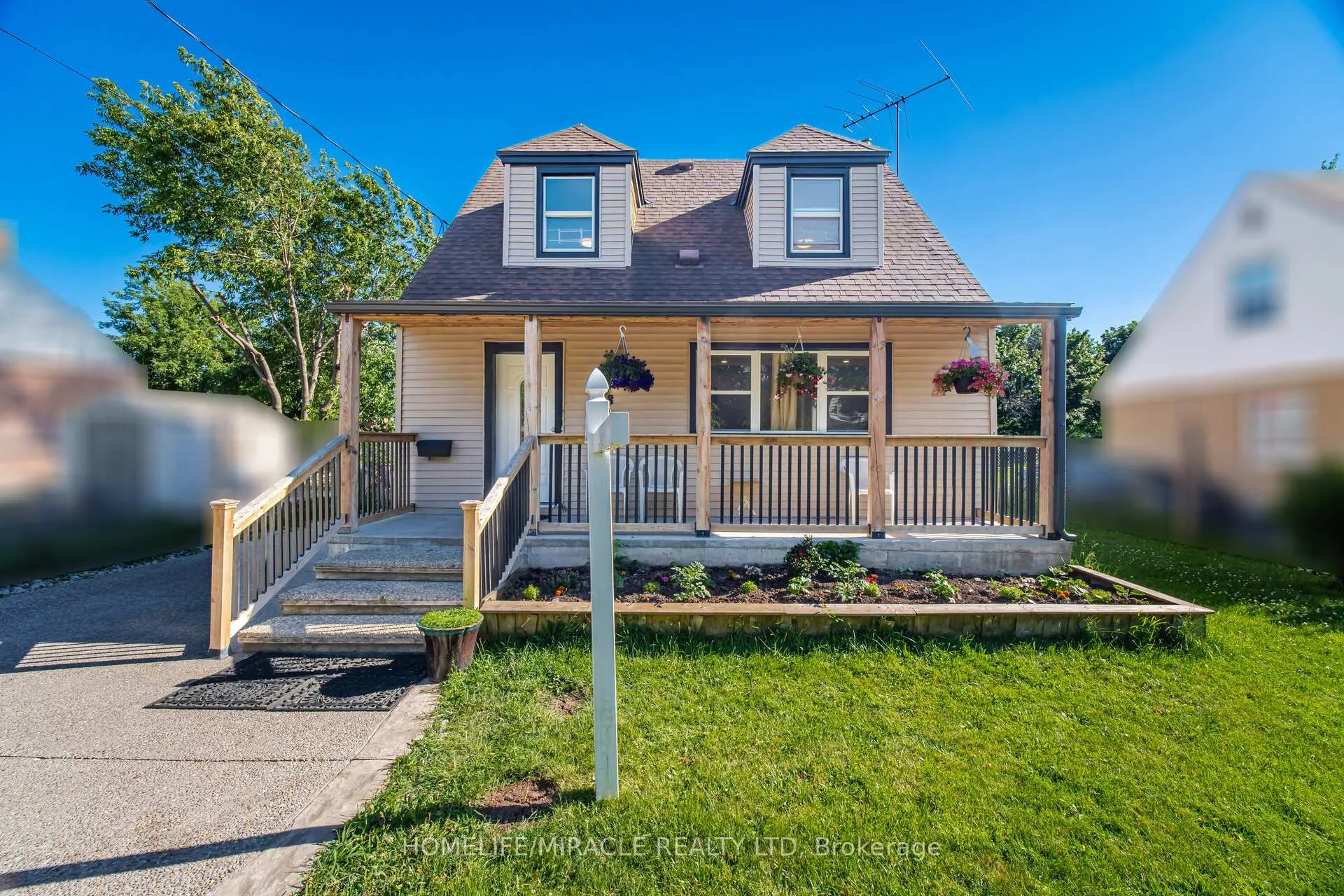 Photo 3 of 18 Glengrove Avenue, Hamilton, McQuesten — HOMEH