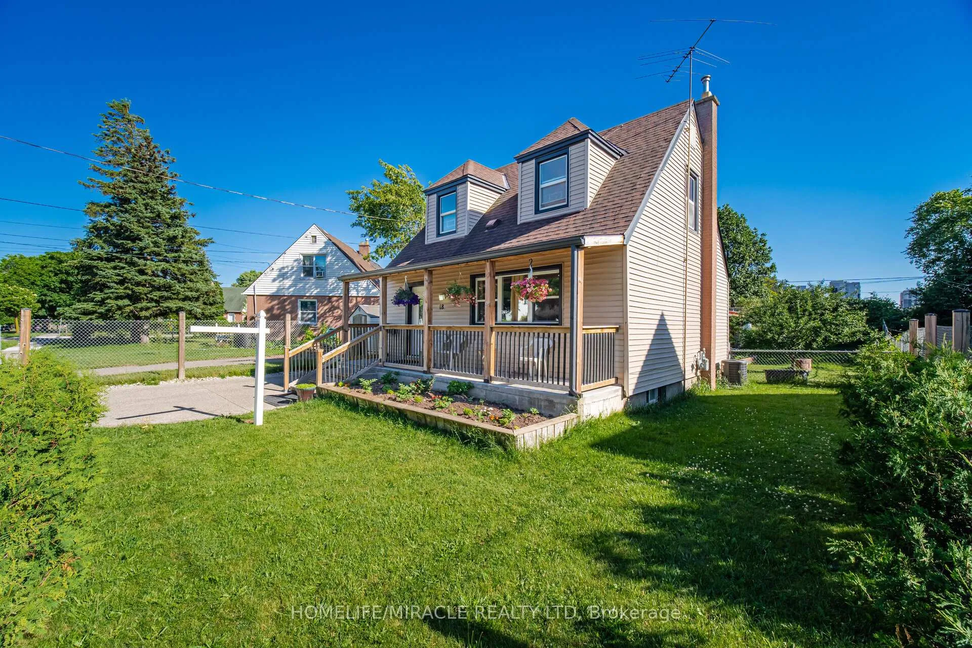 Photo 4 of 18 Glengrove Avenue, Hamilton, McQuesten — HOMEH