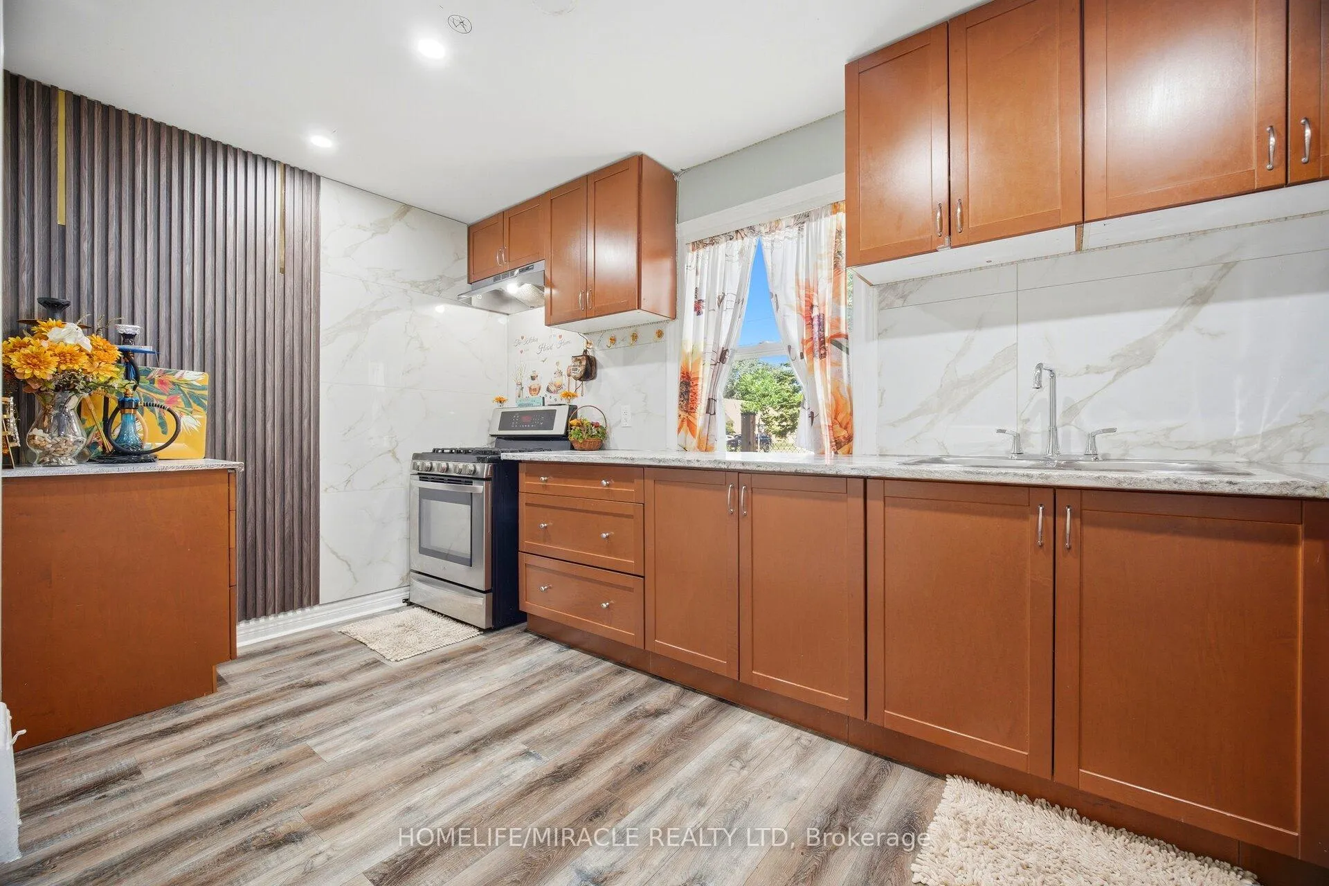 Photo 12 of 18 Glengrove Avenue, Hamilton, McQuesten — HOMEH