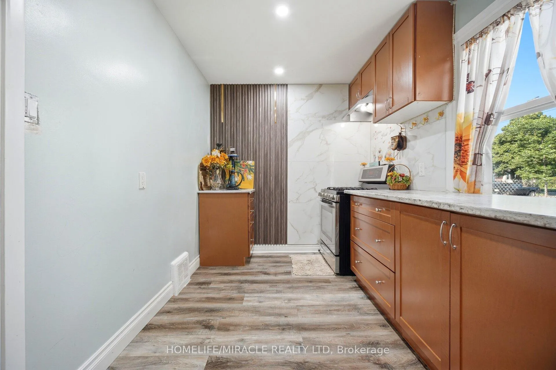 Photo 14 of 18 Glengrove Avenue, Hamilton, McQuesten — HOMEH