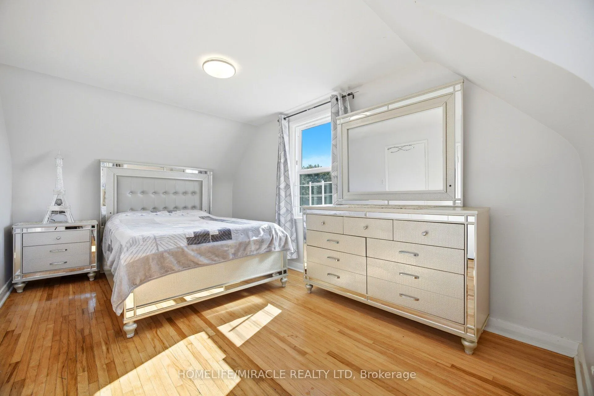 Photo 23 of 18 Glengrove Avenue, Hamilton, McQuesten — HOMEH