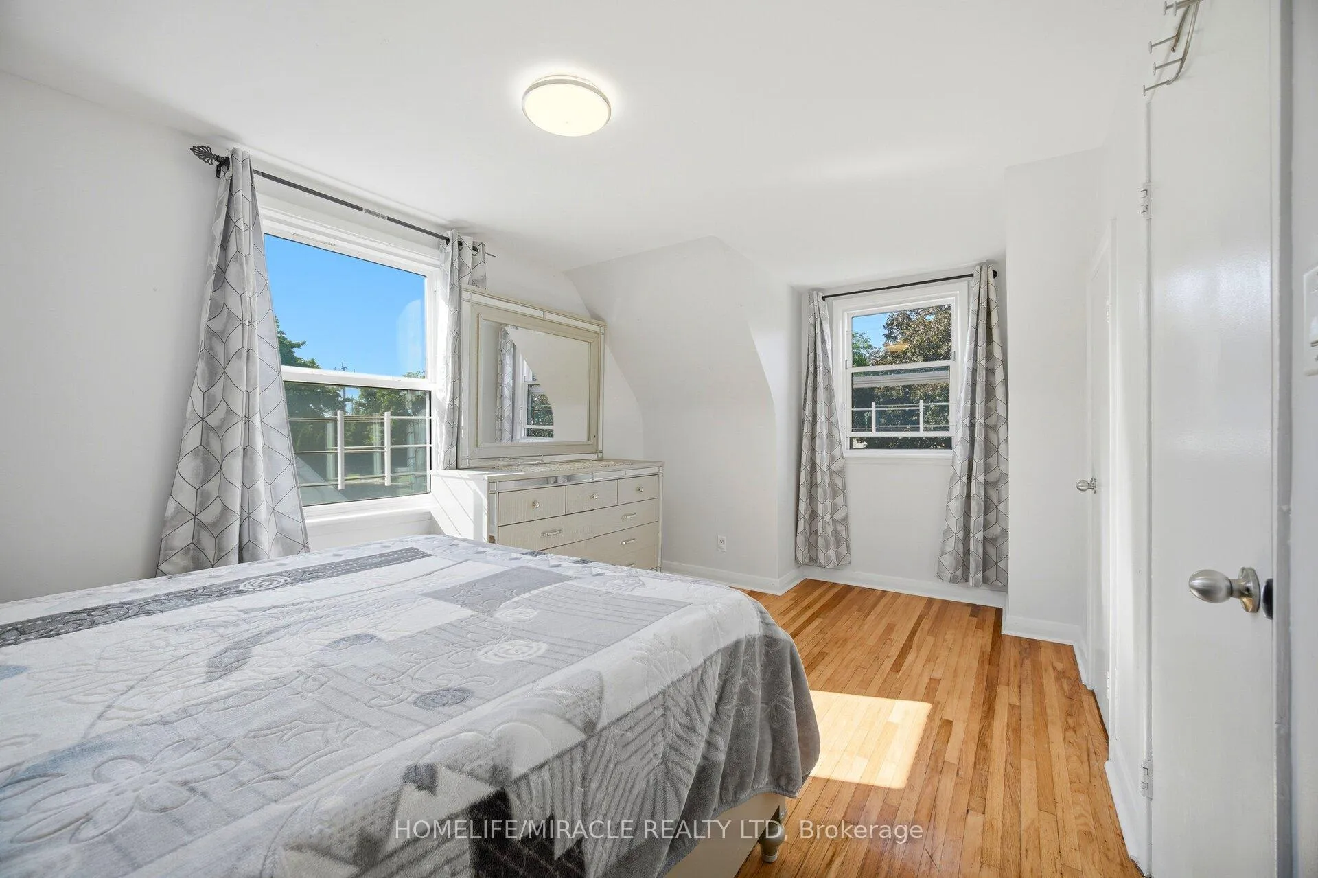 Photo 24 of 18 Glengrove Avenue, Hamilton, McQuesten — HOMEH