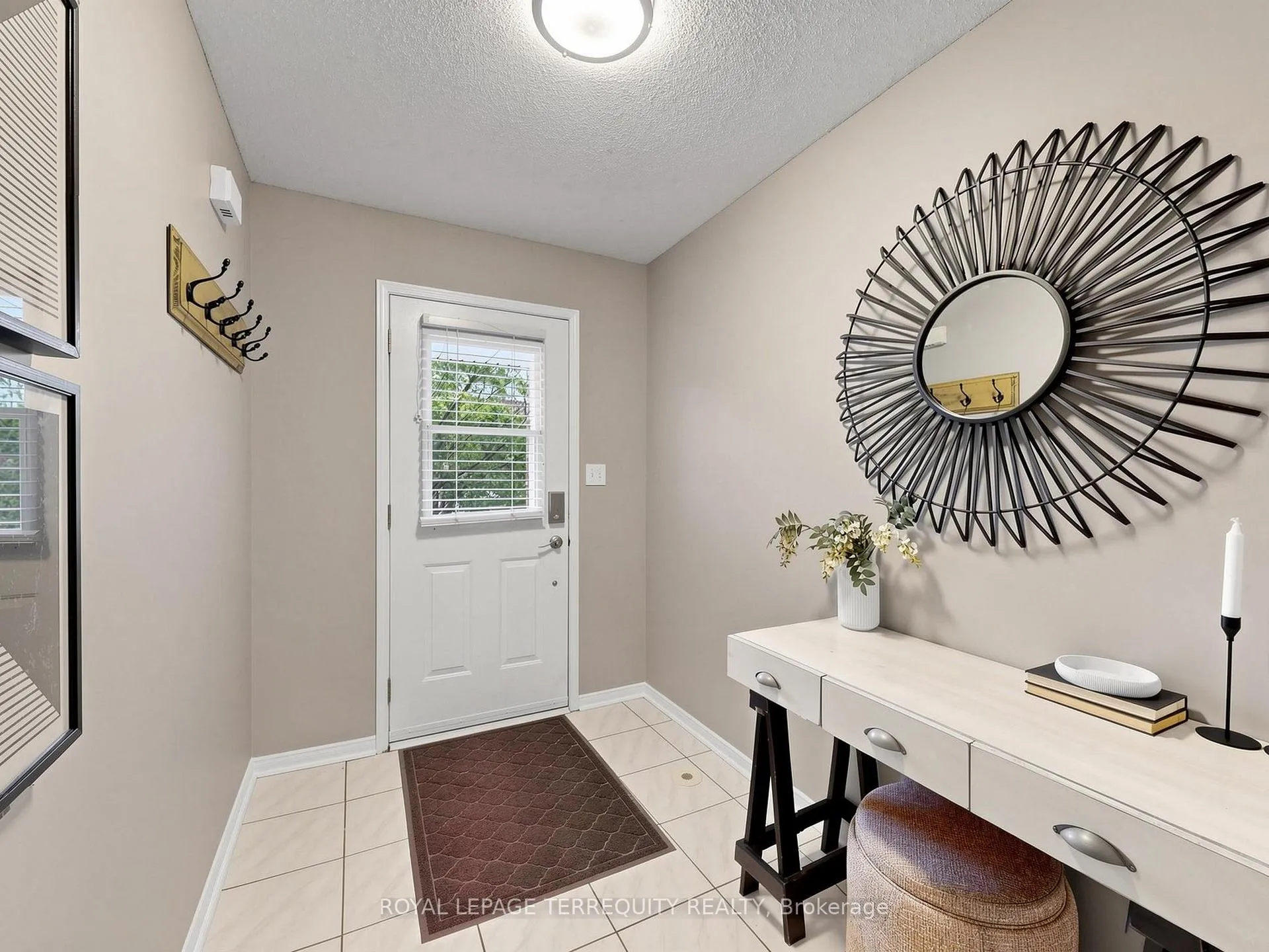 Photo 2 of 61 Sprucedale Way, Whitby, Pringle Creek — HOMEH