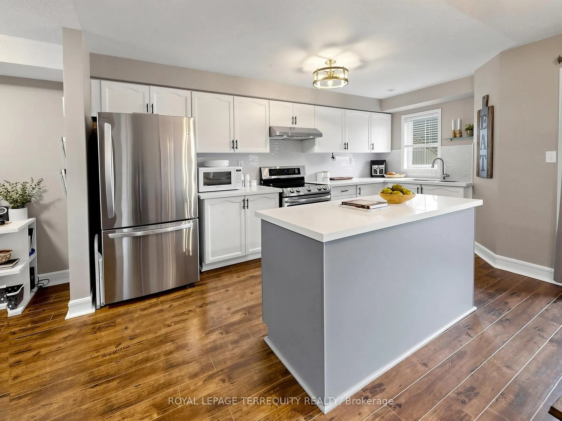 Photo 11 of 61 Sprucedale Way, Whitby, Pringle Creek — HOMEH