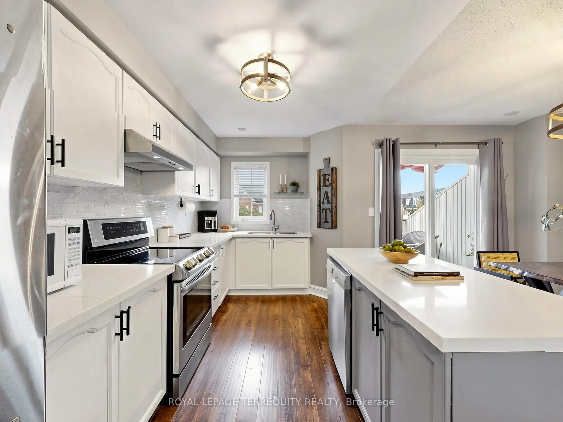 Photo 12 of 61 Sprucedale Way, Whitby, Pringle Creek — HOMEH