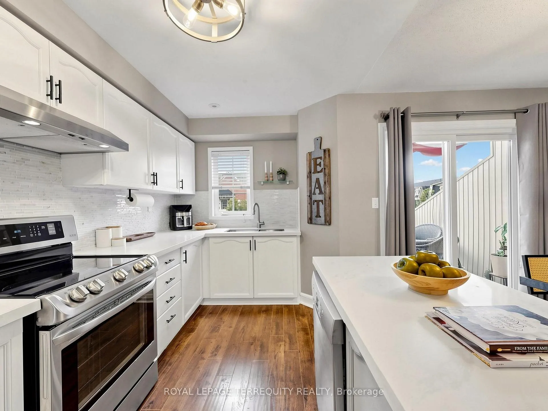 Photo 13 of 61 Sprucedale Way, Whitby, Pringle Creek — HOMEH