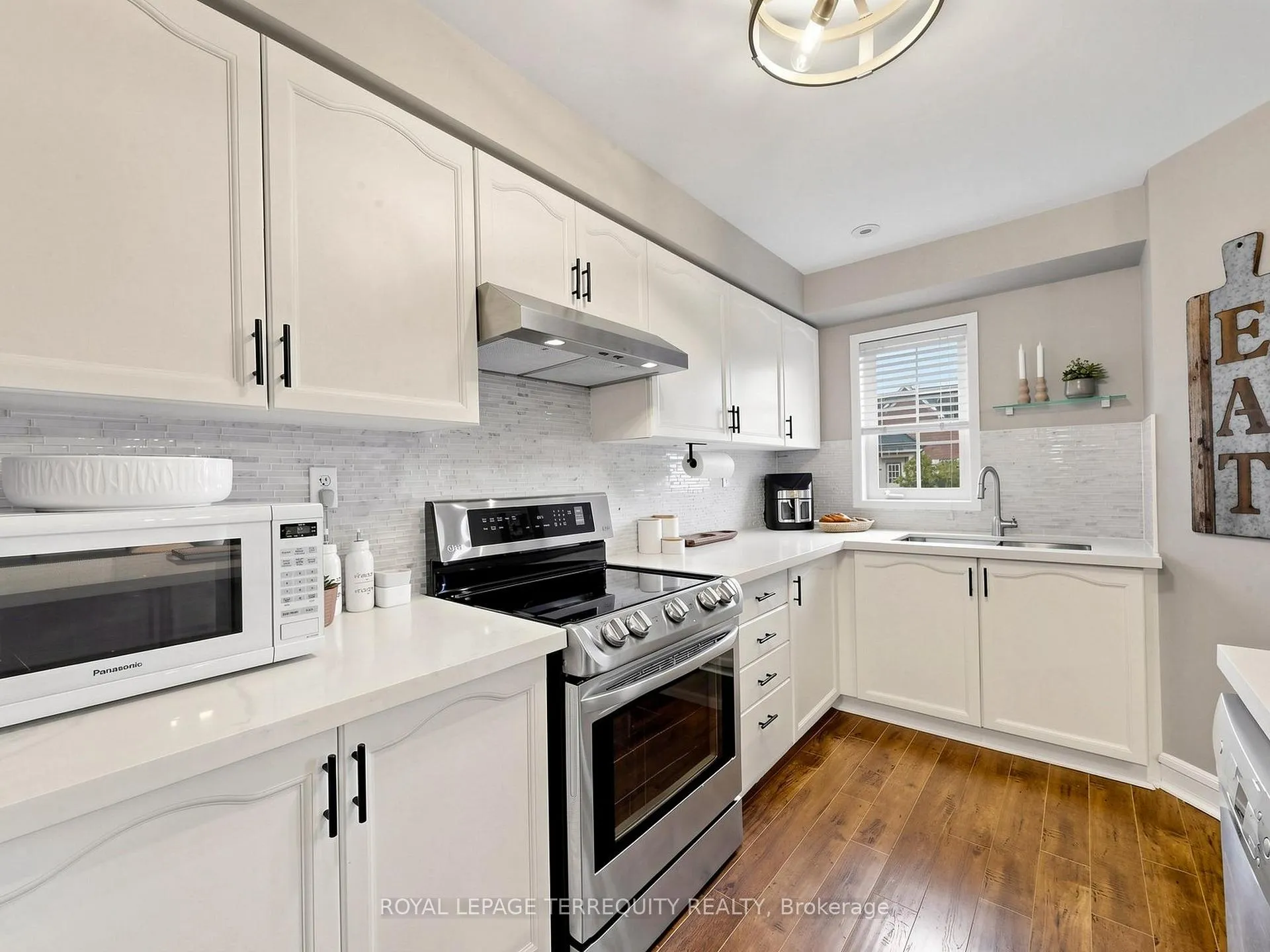 Photo 14 of 61 Sprucedale Way, Whitby, Pringle Creek — HOMEH