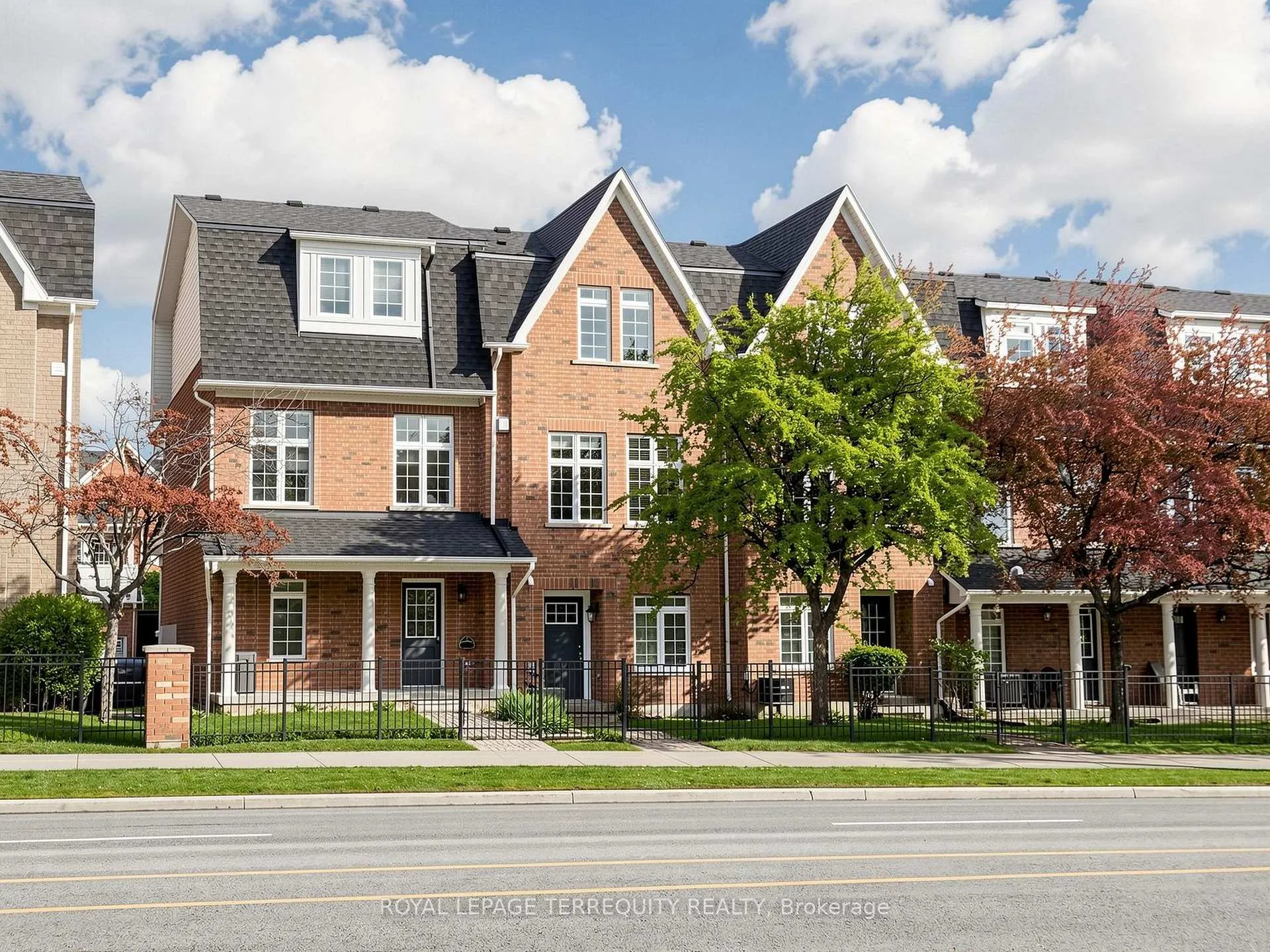 Photo 37 of 61 Sprucedale Way, Whitby, Pringle Creek — HOMEH