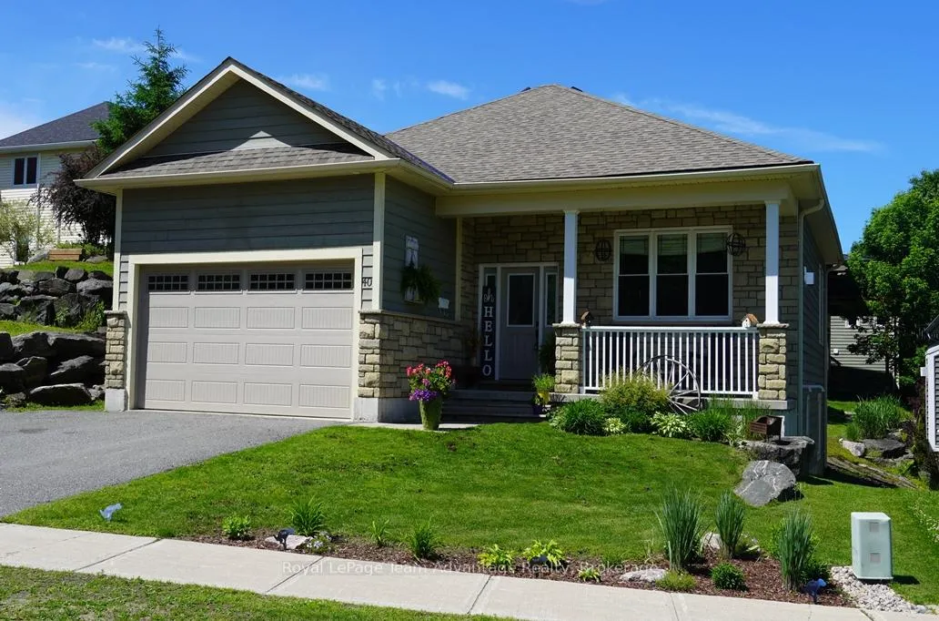 Front of 40 Winnifred Avenue E