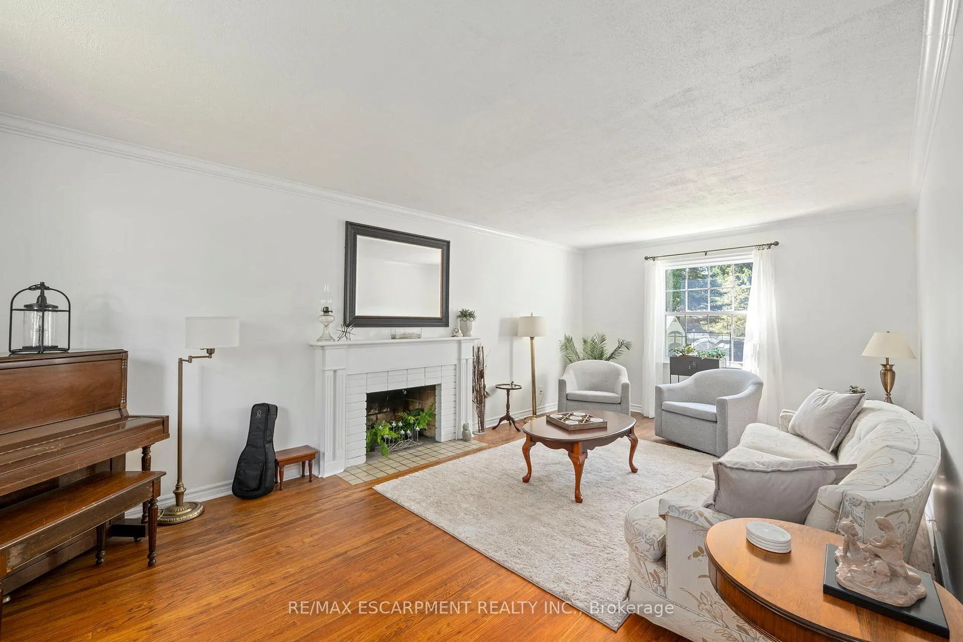 Photo 5 of 50 Queen Mary Crescent, London, North L — HOMEH