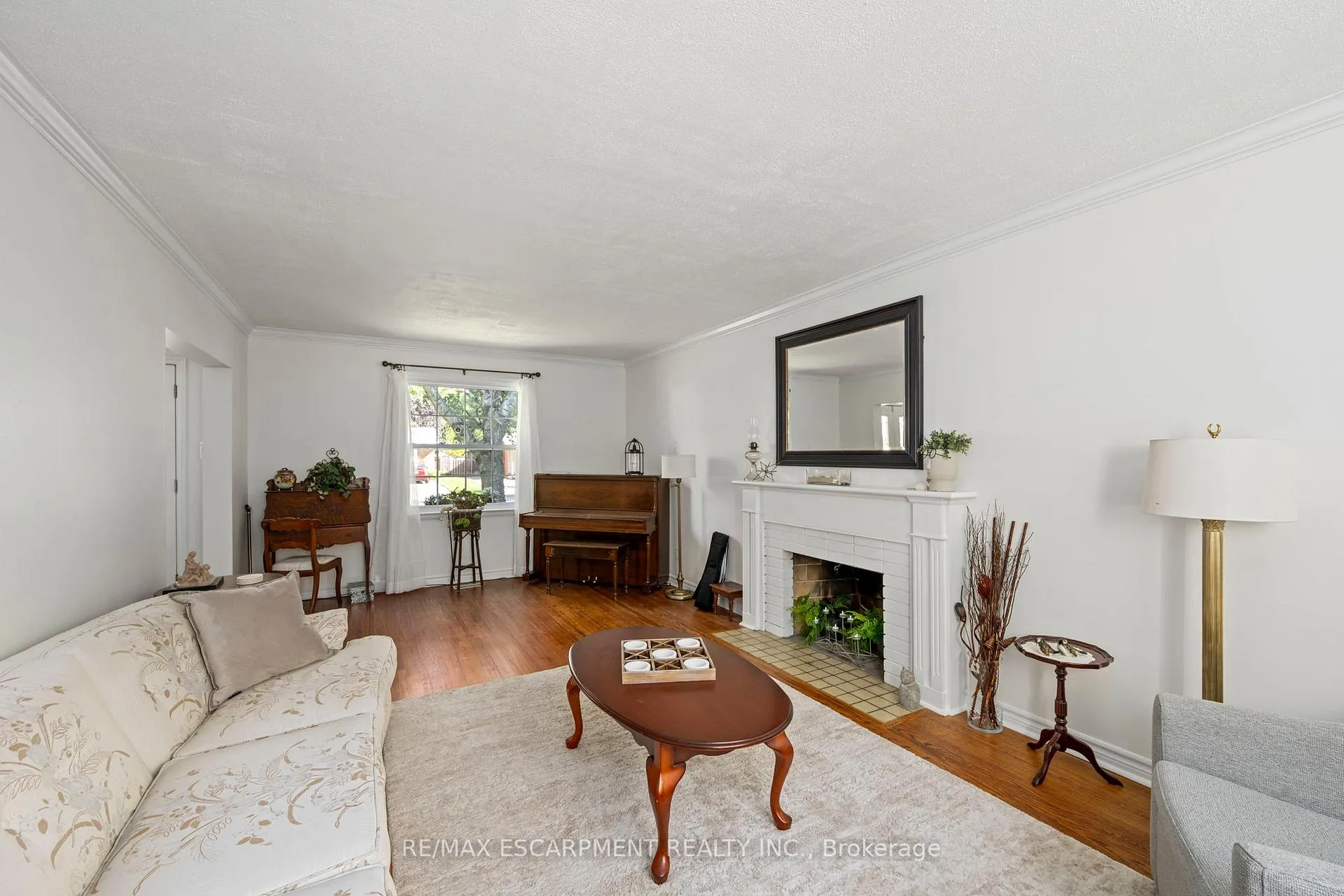 Photo 7 of 50 Queen Mary Crescent, London, North L — HOMEH