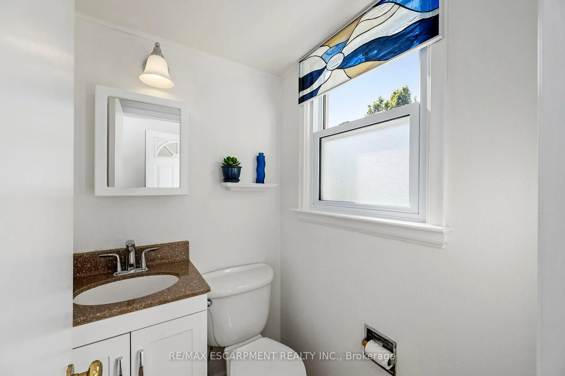 Photo 17 of 50 Queen Mary Crescent, London, North L — HOMEH