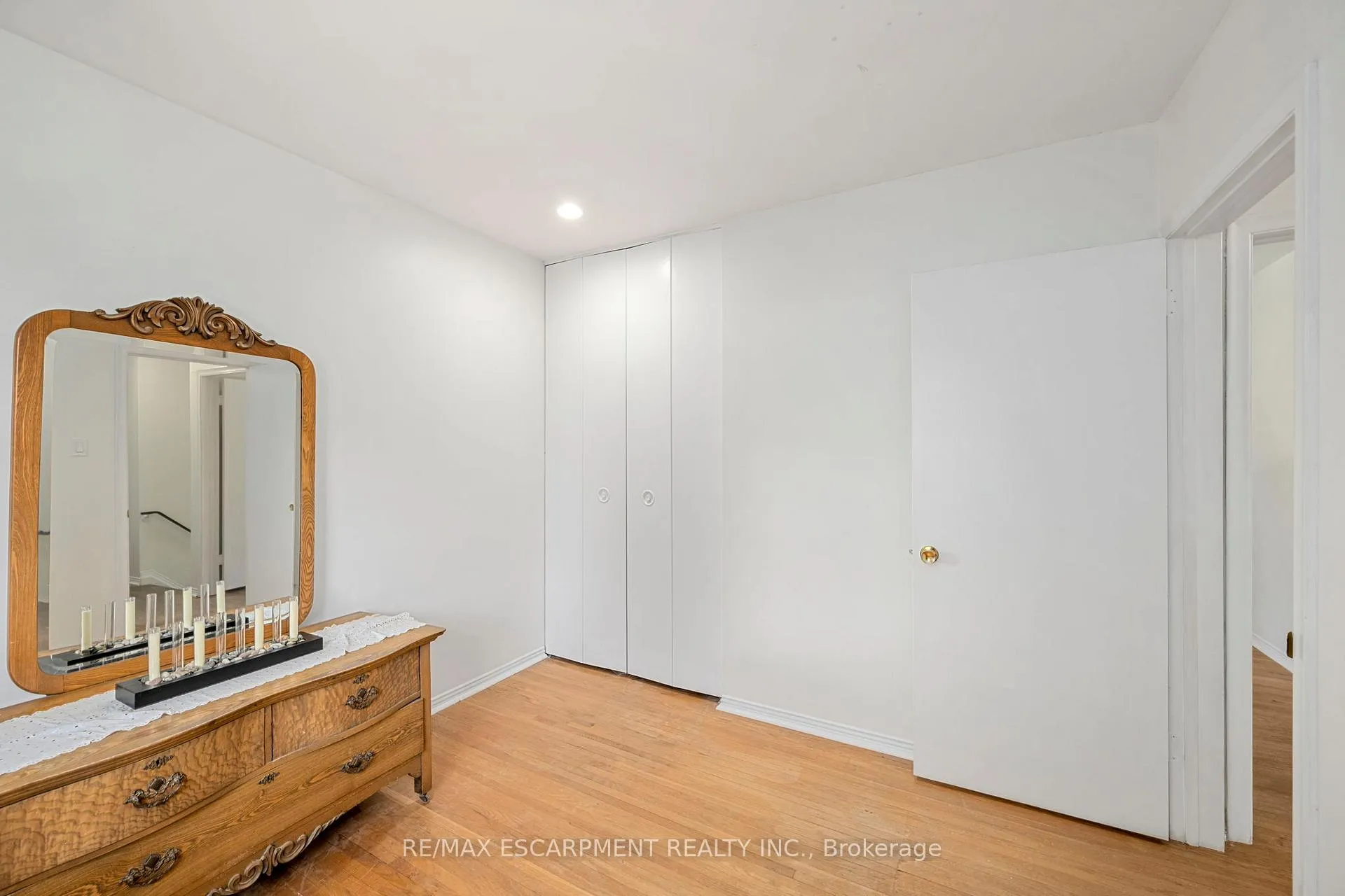 Photo 25 of 50 Queen Mary Crescent, London, North L — HOMEH