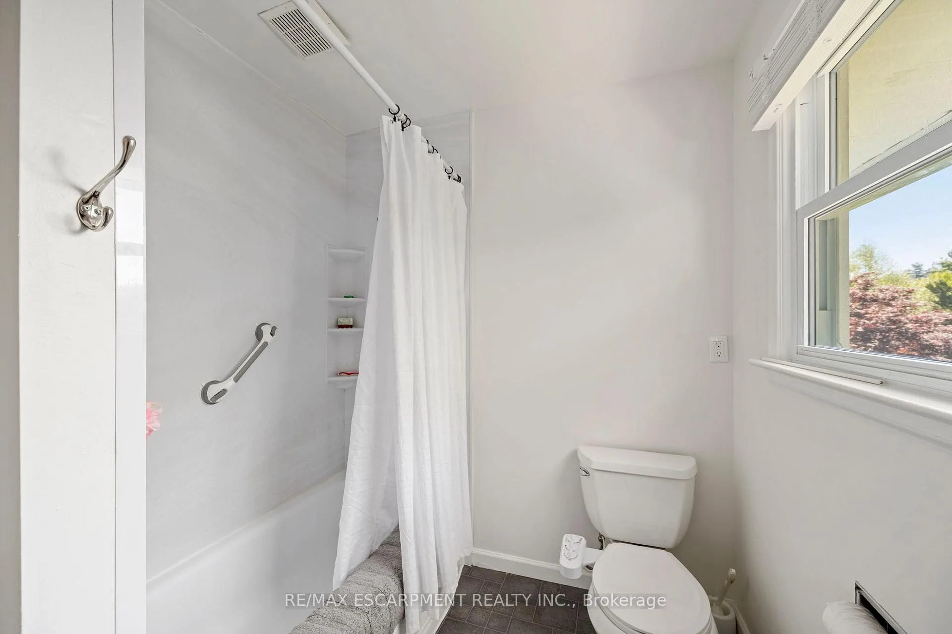 Photo 26 of 50 Queen Mary Crescent, London, North L — HOMEH