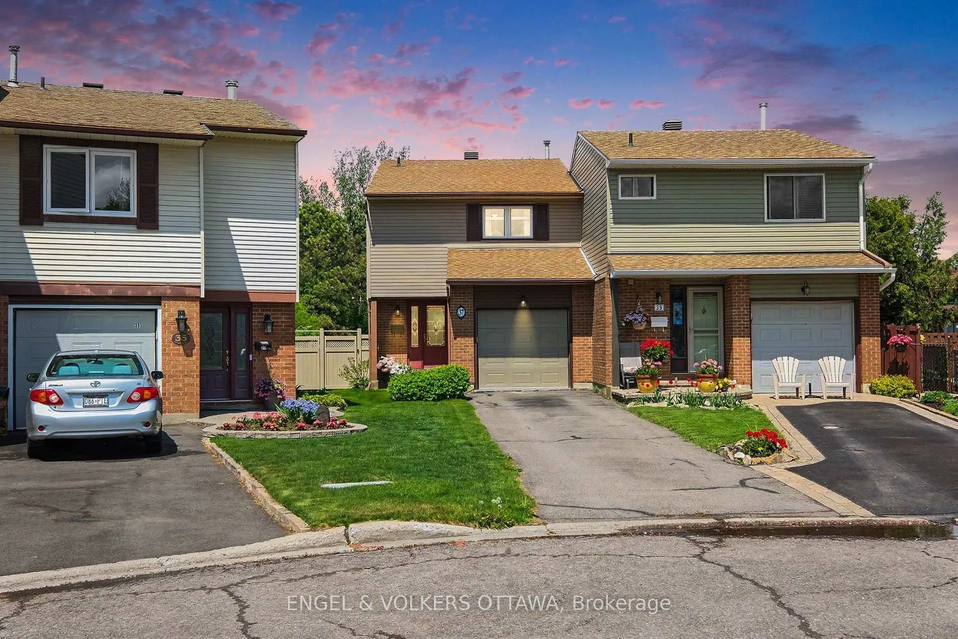 Photo 1 of 37 Gentle Gate Crescent, Ottawa, Hunt Club Park/Greenboro — HOMEH