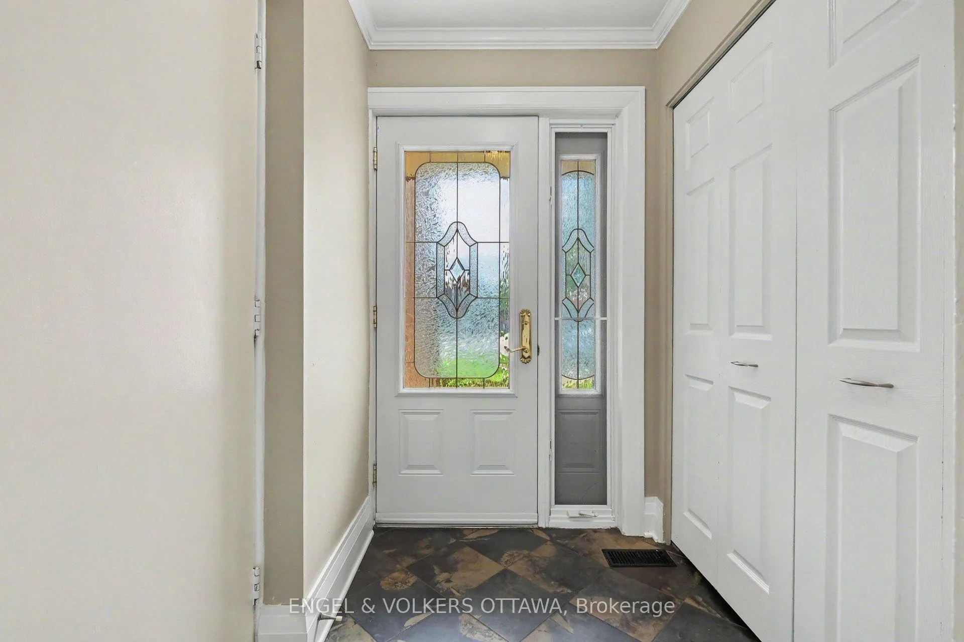 Photo 4 of 37 Gentle Gate Crescent, Ottawa, Hunt Club Park/Greenboro — HOMEH