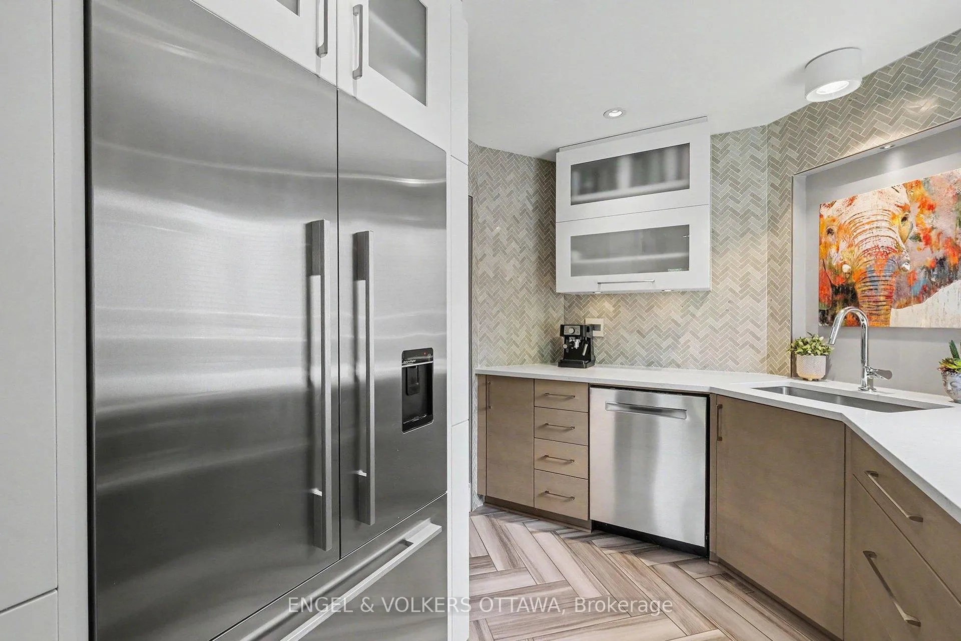 Photo 10 of 37 Gentle Gate Crescent, Ottawa, Hunt Club Park/Greenboro — HOMEH