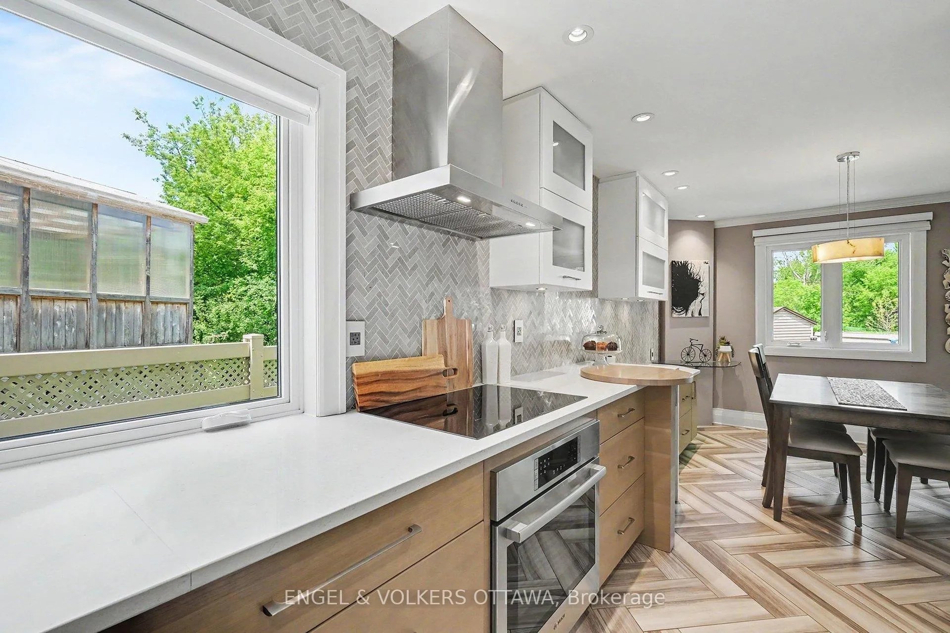 Photo 11 of 37 Gentle Gate Crescent, Ottawa, Hunt Club Park/Greenboro — HOMEH