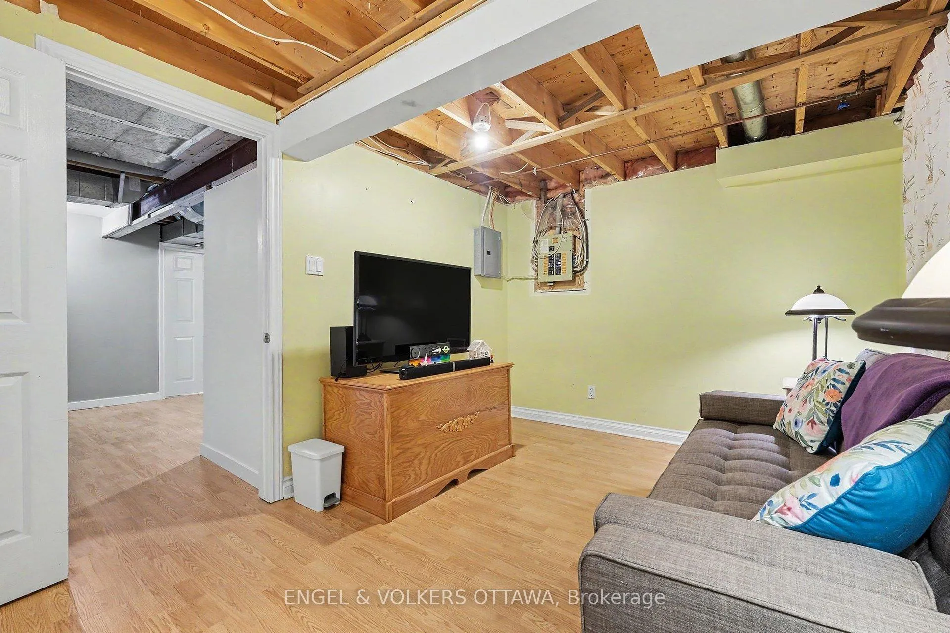 Photo 26 of 37 Gentle Gate Crescent, Ottawa, Hunt Club Park/Greenboro — HOMEH