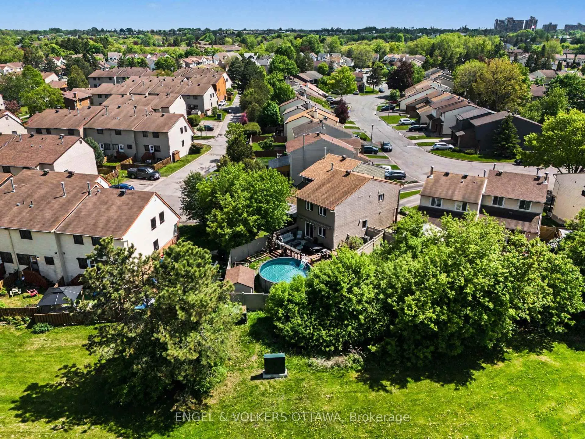 Photo 32 of 37 Gentle Gate Crescent, Ottawa, Hunt Club Park/Greenboro — HOMEH