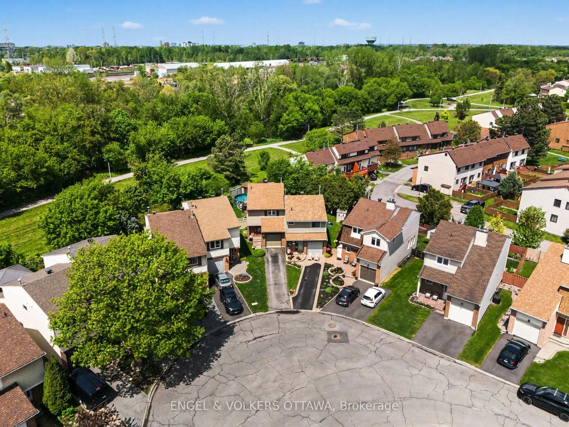 Photo 33 of 37 Gentle Gate Crescent, Ottawa, Hunt Club Park/Greenboro — HOMEH