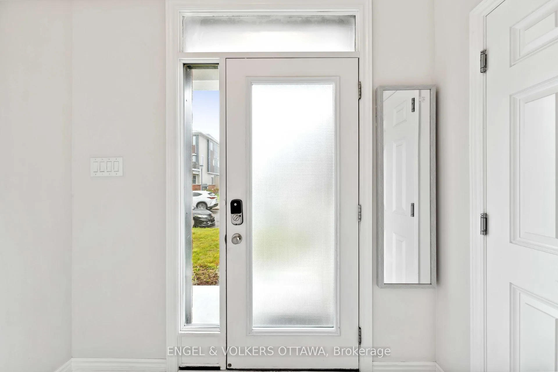 Photo 4 of 2283 Watercolours Way, Ottawa, Barrhaven - Half Moon Bay — HOMEH