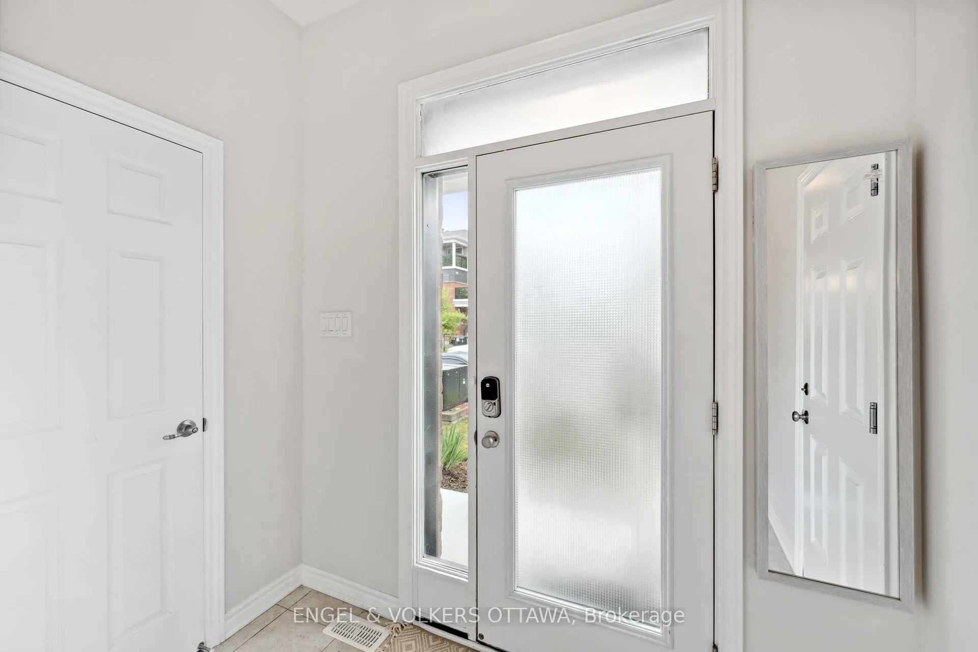 Photo 5 of 2283 Watercolours Way, Ottawa, Barrhaven - Half Moon Bay — HOMEH