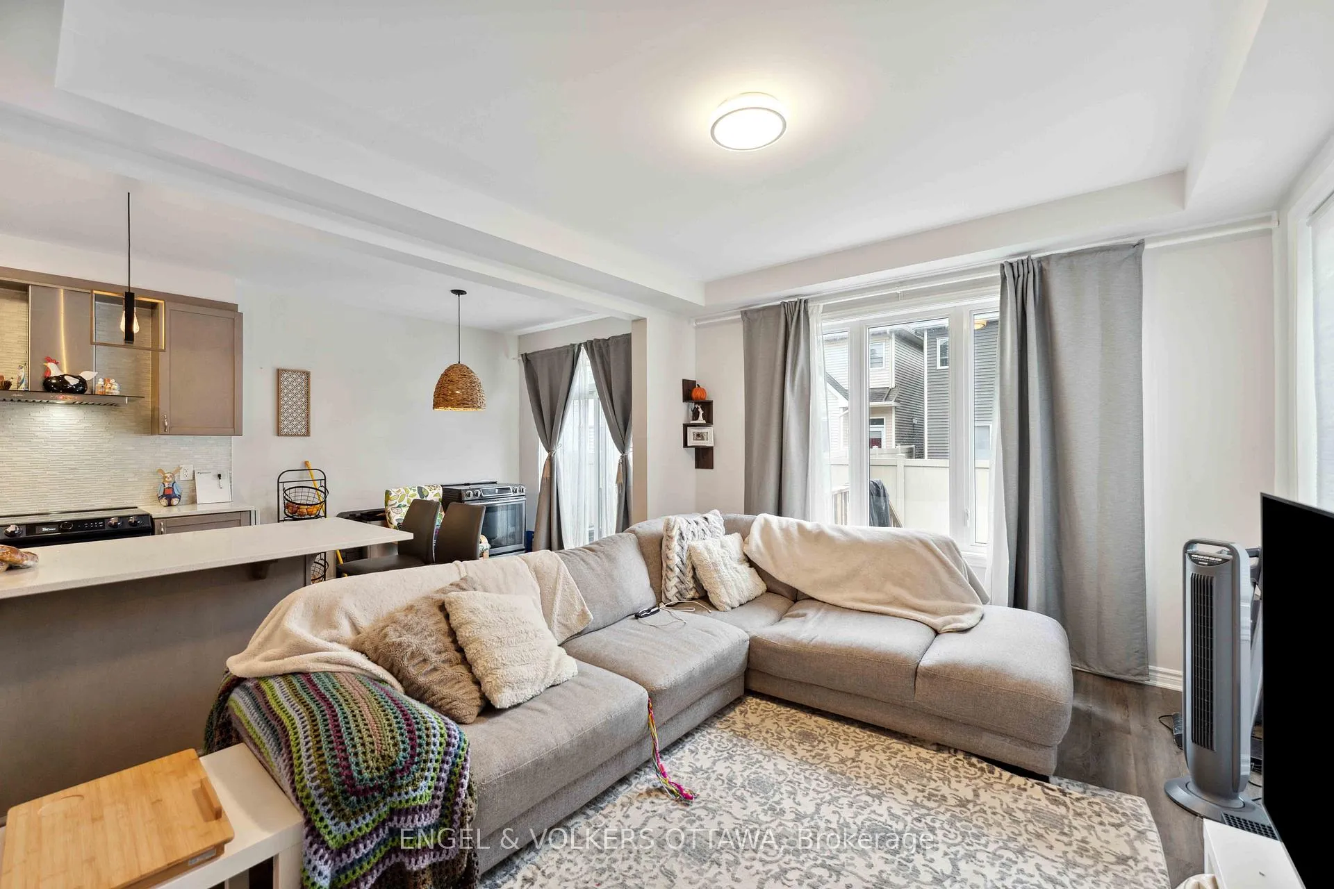 Photo 13 of 2283 Watercolours Way, Ottawa, Barrhaven - Half Moon Bay — HOMEH