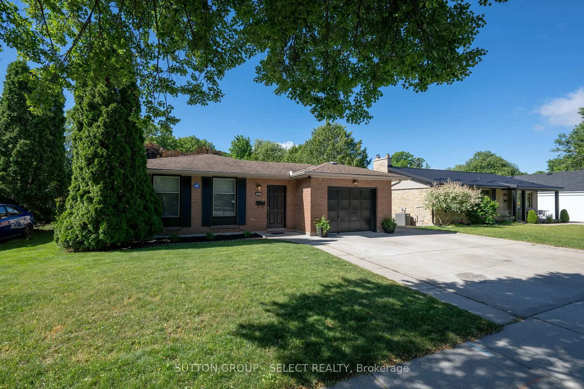 Photo 2 of 661 Grenfell Drive, London, North C — HOMEH
